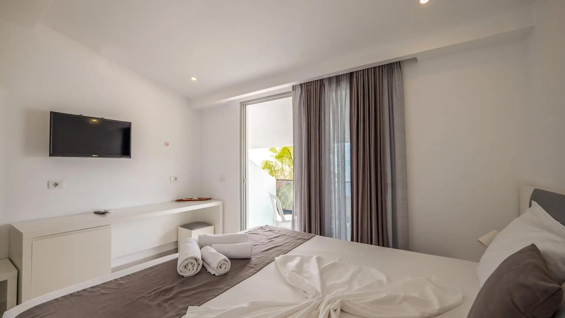 Vila Era Beach Saranda Hotel