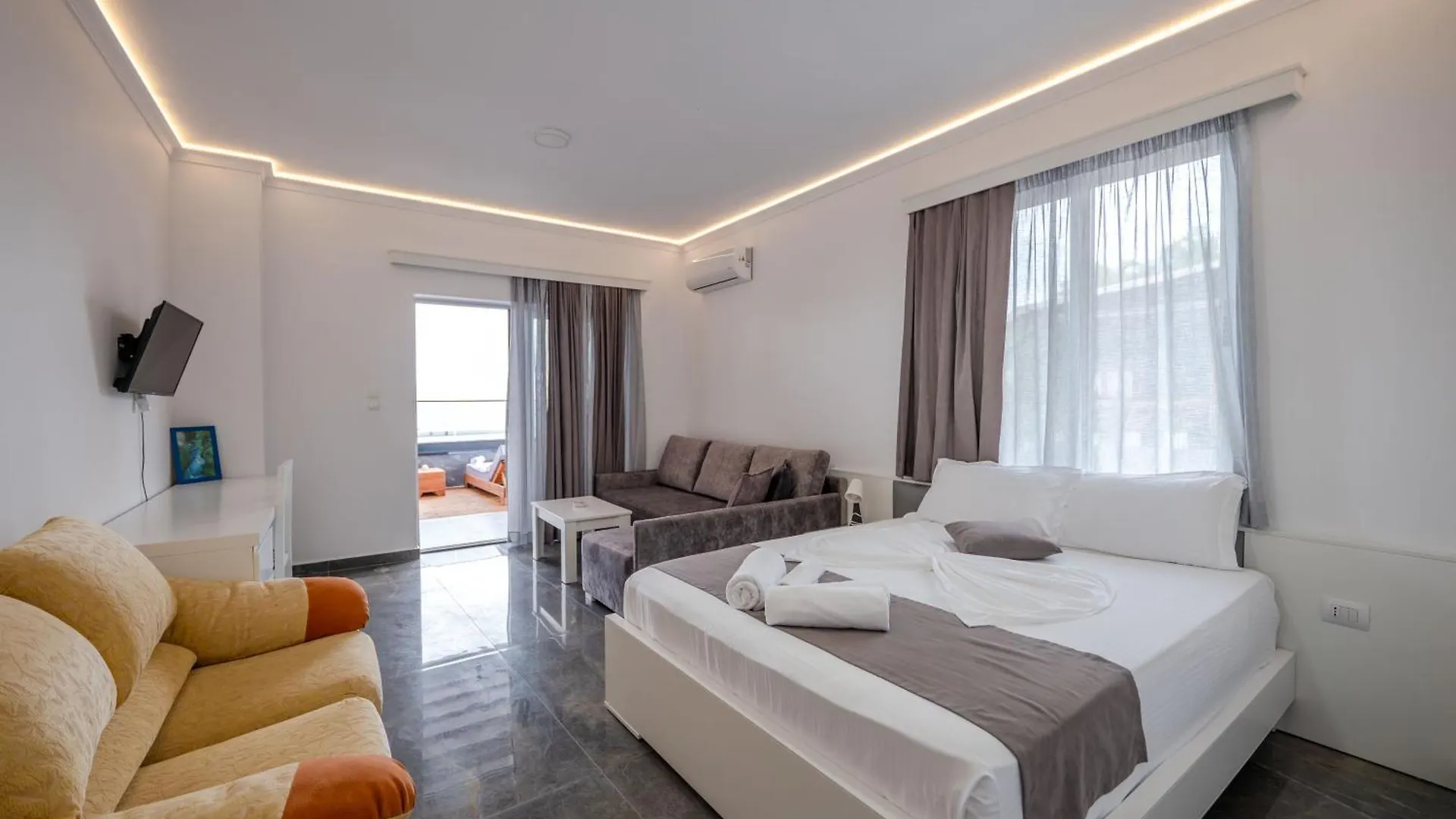 Vila Era Beach Sarandë 3*,
