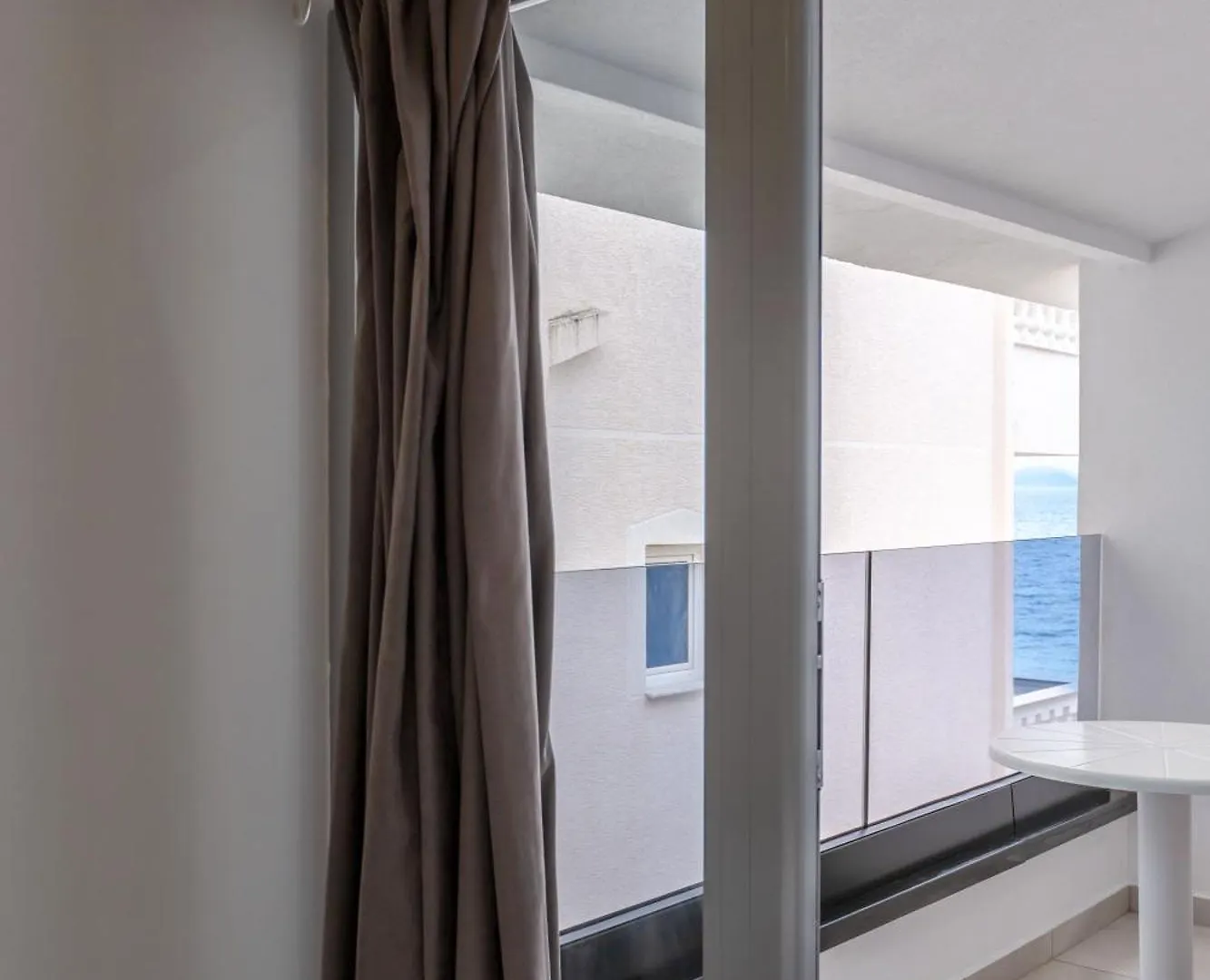 Vila Era Beach Sarande Hotel