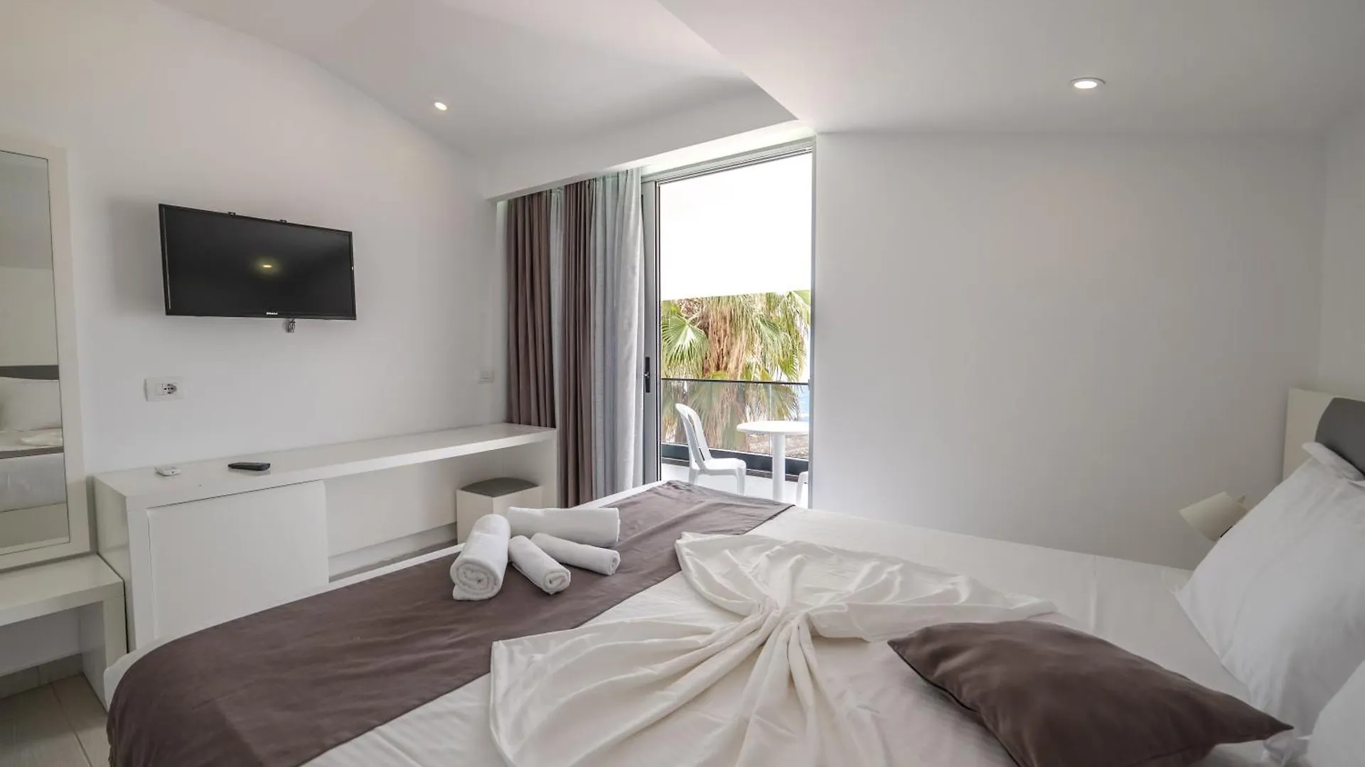 Vila Era Beach Sarande Hotel