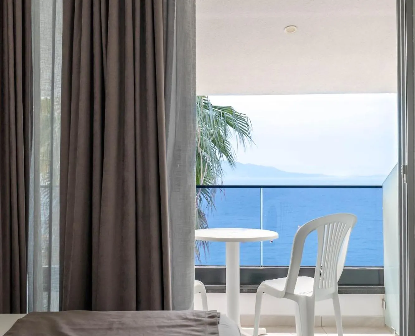 Vila Era Beach Sarande 3*,  Albania