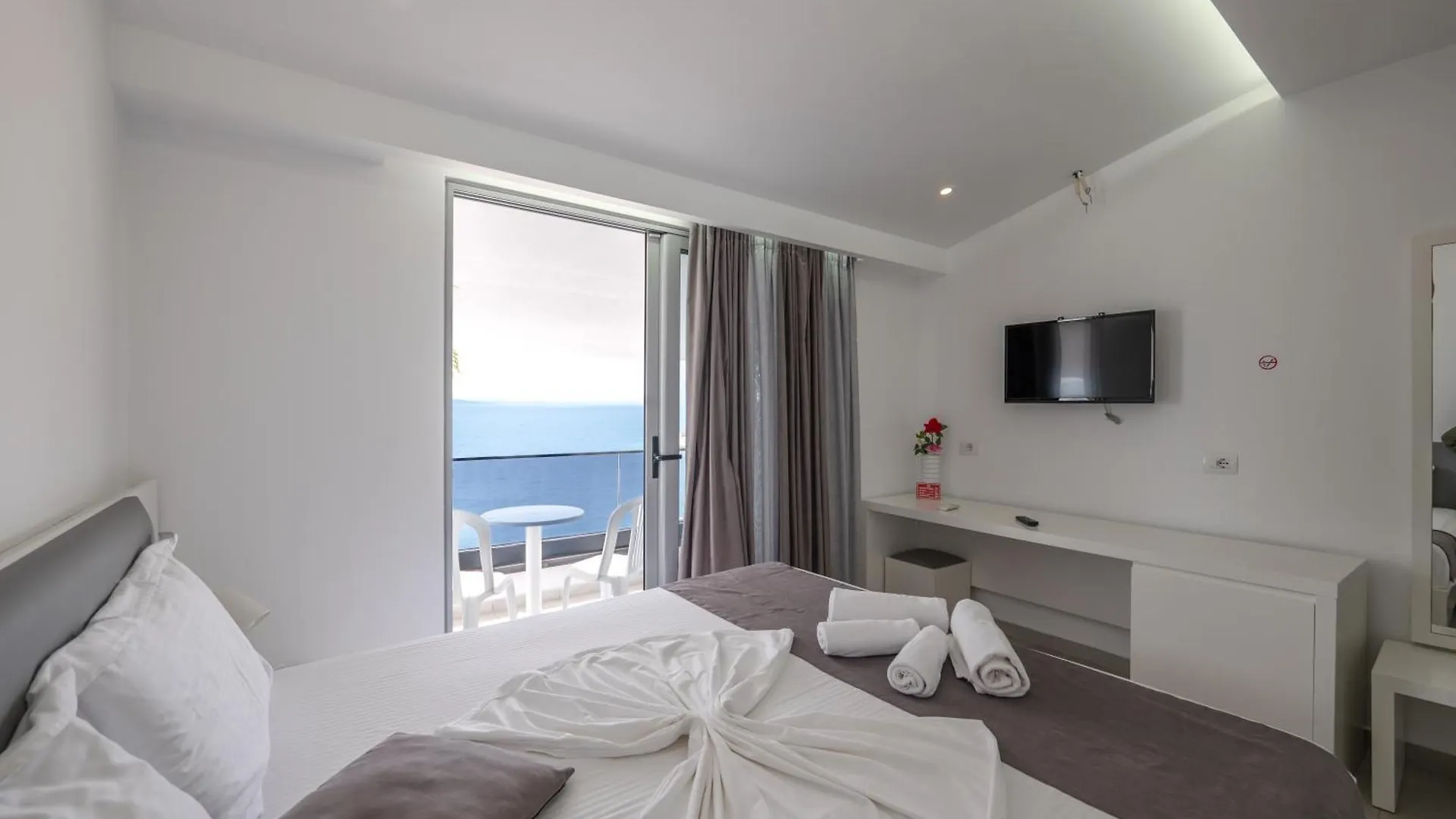 Vila Era Beach Sarande 3*,